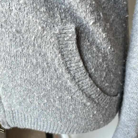 GAP zip up gray hoodie. Size small. - Picture 5 of 5